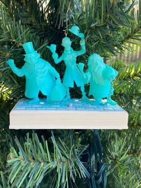 NWT Hallmark Storytellers Disney Haunted Mansion The Hitchhiking Ghosts ornament